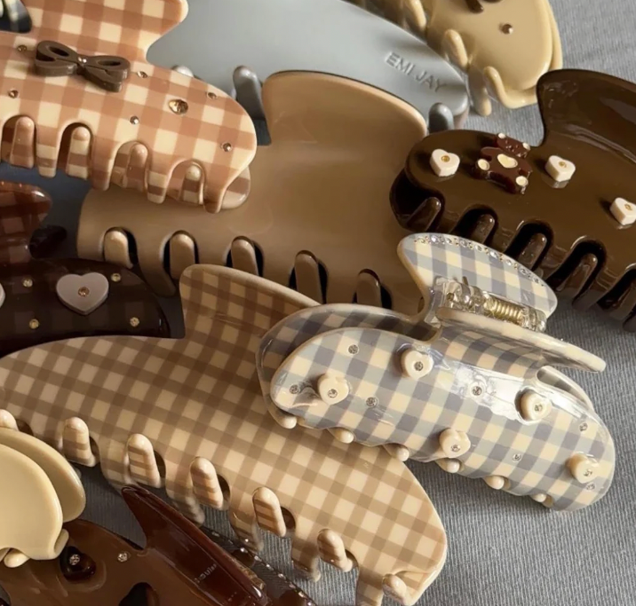Group styling reference for Cozy Cloud Gingham Sweetheart Clip