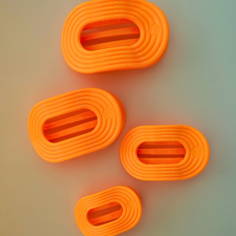 Group styling reference for Day Rave, Medium, Flat Round Hair Clip